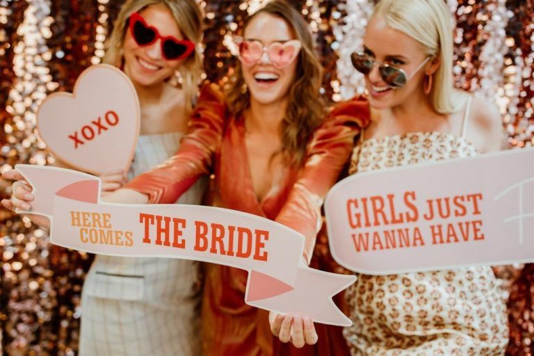 Hosting a Sophisticated Hen Party: Etiquette and Inspiration
